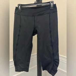 Lululemon Dignity Mid Rise Crop